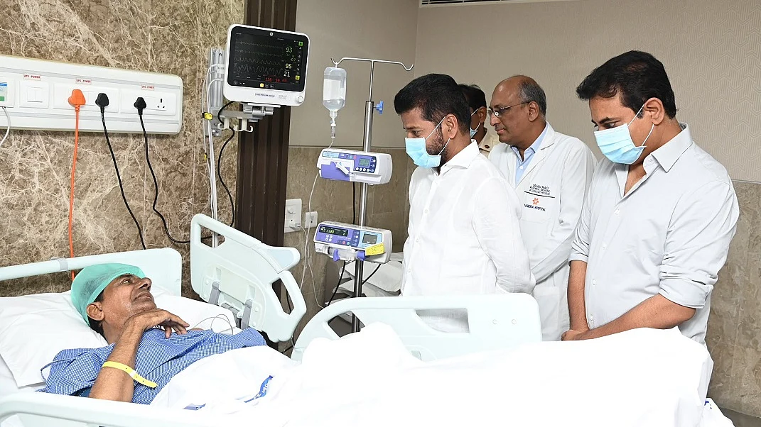तेलंगाना के सीएम रेवंत रेड्डी ने अस्पताल में चंद्रशेखर राव से मुलाकात कर हालचाल जाना