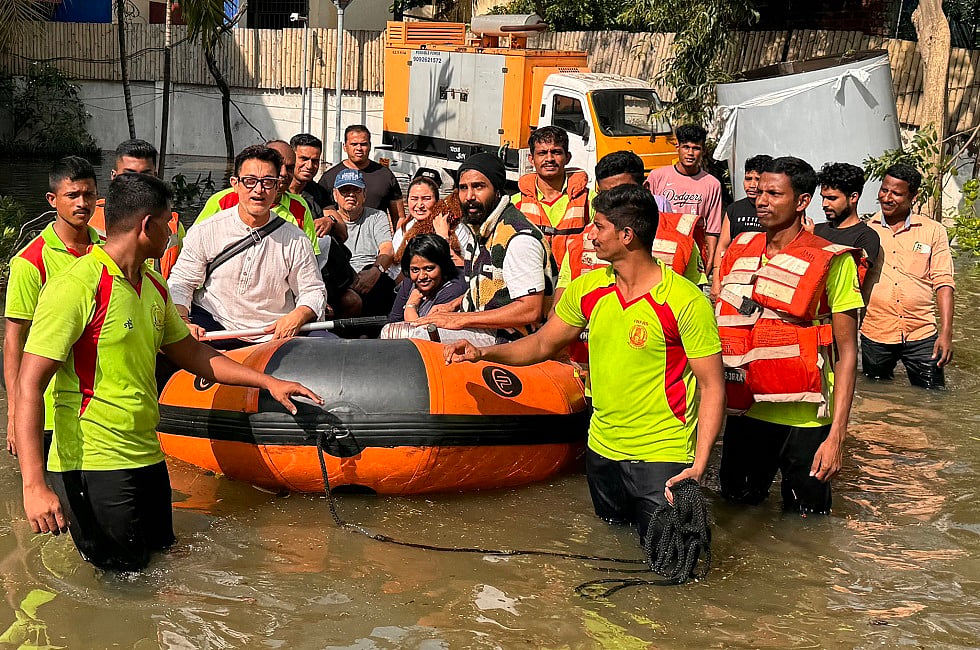 तमिलनाडु में चक्रवात मिचौंग के कहर में फंसे आमिर खान, 24 घंटे बाद सुरक्षित बचाया गया