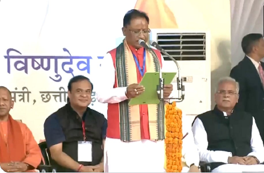 छत्तीसगढ़ः भूपेश बघेल और टीएस सिंह देव ने दिखाया सियासी बड़प्पन, बीजेपी सरकार के शपथ ग्रहण में हुए शामिल
