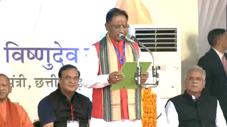 भूपेश बघेल और टीएस सिंह देव ने दिखाया सियासी बड़प्पन, बीजेपी सरकार के शपथ ग्रहण में हुए शामिल