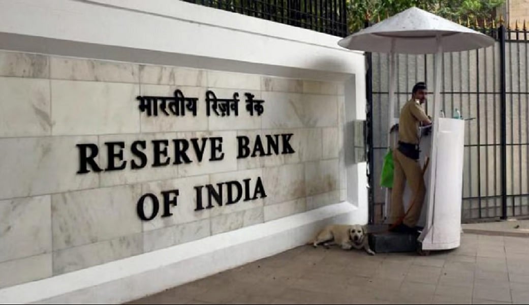 अर्थतंत्र की खबरें: RBI गवर्नर शुक्रवार को पेश करेंगे मौद्रिक नीति समीक्षा और रियल एस्टेट कंपनियों ने इसकी लगाई उम्मीद