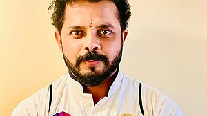 श्रीसंत के खिलाफ LLC ने जारी किया कानूनी नोटिस, गौतम गंभीर पर लगाए थे बड़े आरोप