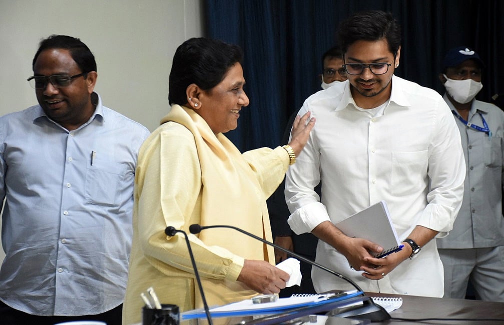 आकाश को उत्तराधिकारी बनाने पर असमंजस में BSP कार्यकर्ता, मायावती के फैसले से भ्रम की स्थिति