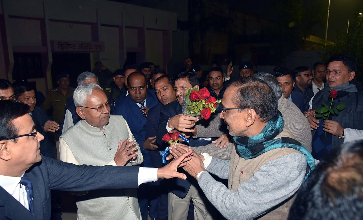 दिल्ली से पटना लौटे नीतीश कुमार का भव्य स्वागत, साथ में ललन सिंह भी रहे मौजूद