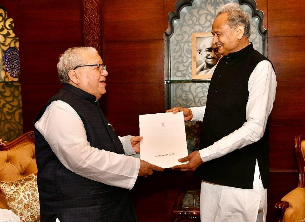 राजस्थानः अशोक गहलोत ने मुख्यमंत्री पद से दिया इस्तीफा, राज्यपाल ने तत्काल प्रभाव से किया मंजूर