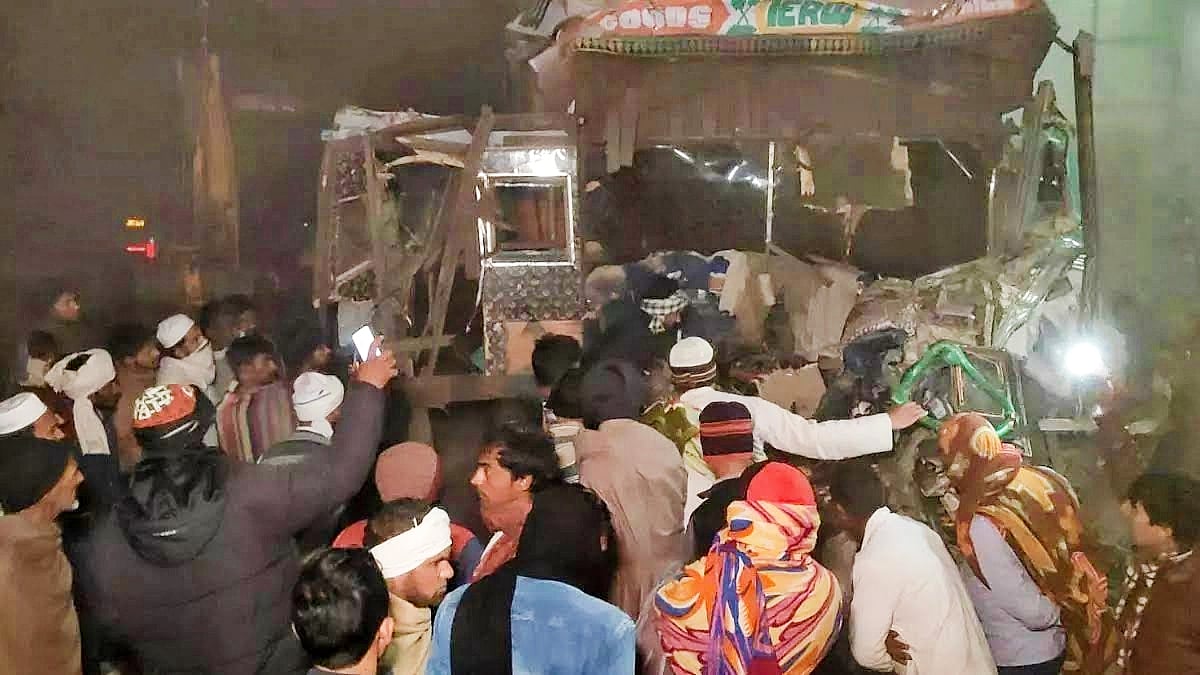 UP: मुजफ्फरनगर में ट्रक और टैक्टर-ट्राली की टक्कर, तीन लोगों की मौत, चार घायल