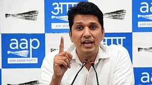 गुजरात की जेल में बैठे गैंगस्टर राजधानी में चला रहे गैंग, BJP के राज में दिल्ली की कानून-व्यवस्था चरमराई: AAP का आरोप