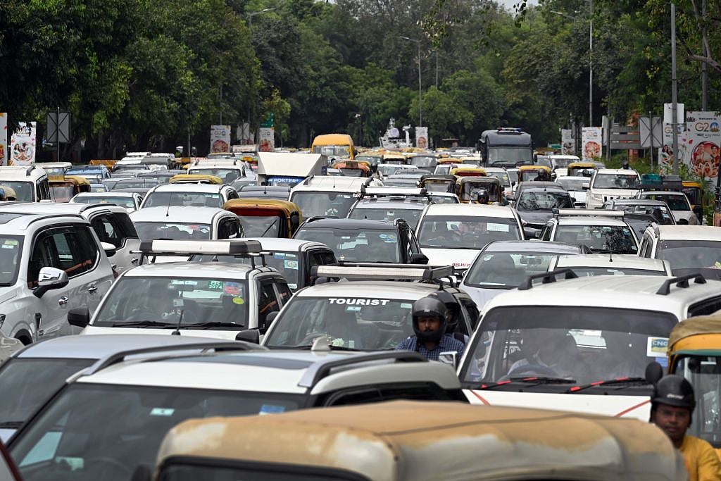 दिल्ली की सांस पर सड़क जाम का ताला! हवा में घुलता जहर लोगों को बना रहा शिकार