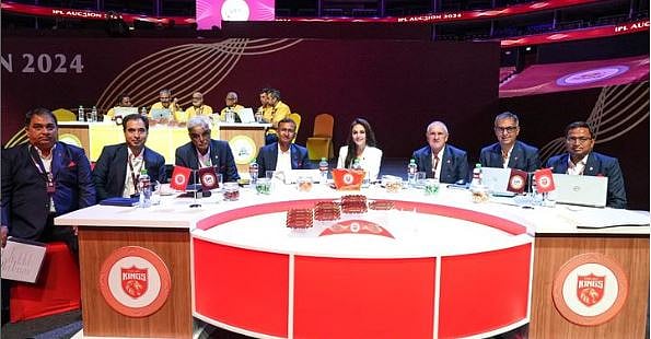 IPL Auction में बवाल: प्रीति जिंटा से ऑक्शन में हुई बड़ी भूल, इस खिलाड़ी को गलती से खरीदा!