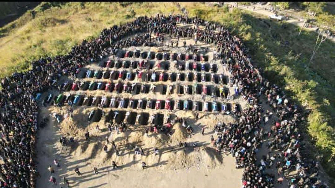 मणिपुर हिंसा में मारे गए 87 आदिवासियों के शव 8 महीने बाद सामूहिक रूप से दफनाए गए