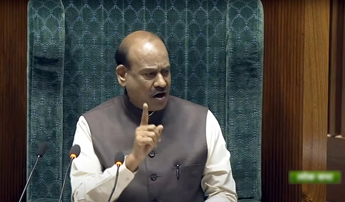 गलती या विपक्ष को दबाने की जल्दबाजी, गैरहाजिर सांसद को भी किया सस्पेंड, तूल पकड़ने पर निलंबन लिया वापस
