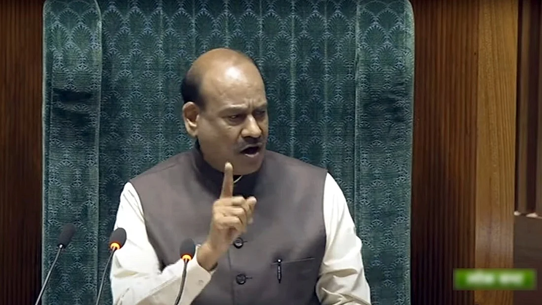 लोकसभा से गैरहाजिर सांसद को भी किया सस्पेंड, तूल पकड़ने पर निलंबन लिया वापस