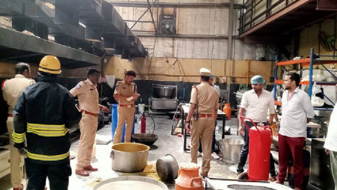 हैदराबाद की मशहूर कराची बेकरी में सिलेंडर विस्फोट, 15 कर्मचारी घायल