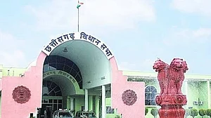 छत्तीसगढ़ के नवनिर्वाचित 90 विधायकों में से 17 पर आपराधिक मामले, 72 करोड़पति, बीजेपी दोनों में आगेः रिपोर्ट