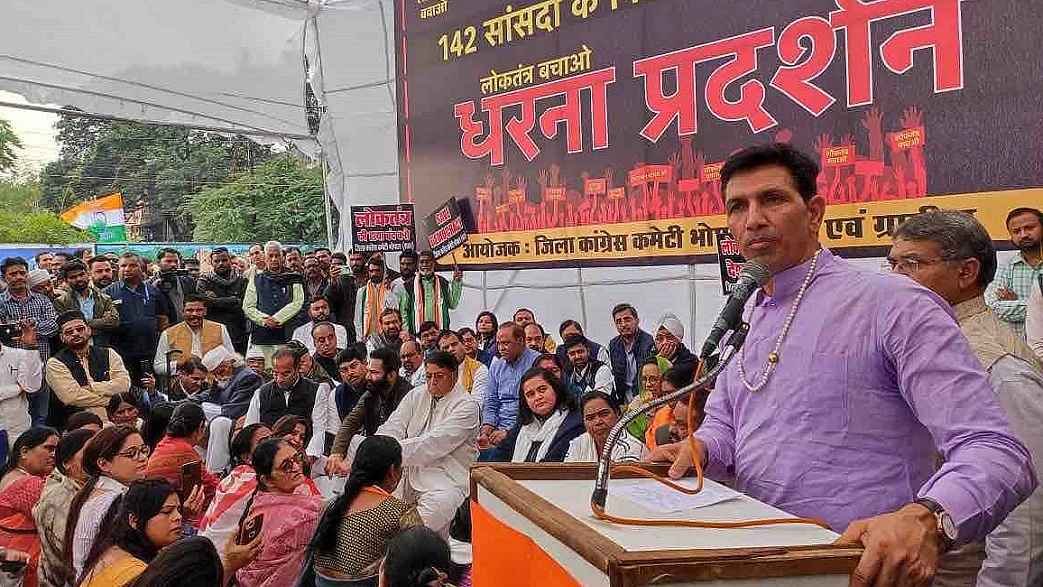 सांसदों के निलंबन के खिलाफ पूरे मध्य प्रदेश में कांग्रेस का प्रदर्शन, भोपाल में जीतू पटवारी ने केंद्र को घेरा