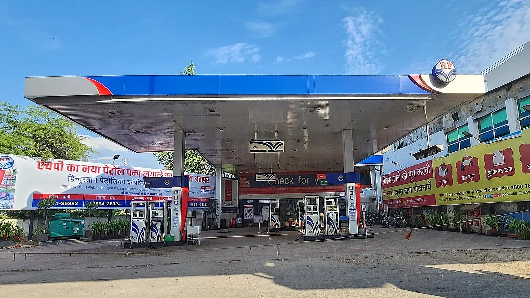 लोकसभा चुनाव को देखते हुए सरकार पेट्रोल और डीजल की कीमतों में कटौती कर सकती है