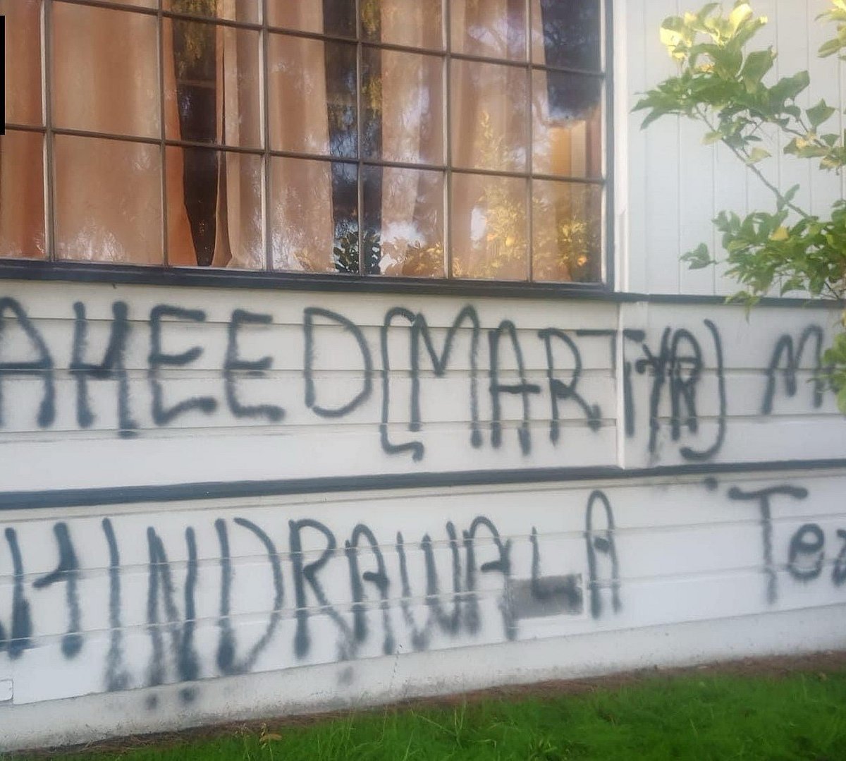 खालिस्तानियों की काली करतूत! अमेरिका में हिंदू मंदिर पर हमला, तोड़फोड़ की, भारत विरोधी नारे भी लिखे
