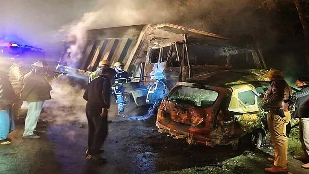 उत्तर प्रदेश के बरेली में सड़क हादसे से कोहराम! कार-ट्रक की टक्कर में 8 बारातियों की जिंदा जलकर मौत