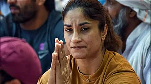 अब विनेश फोगाट ने ध्यानचंद खेल रत्न और अर्जुन अवॉर्ड लौटाने का किया ऐलान, पीएम मोदी को पत्र लिखकर की घोषणा