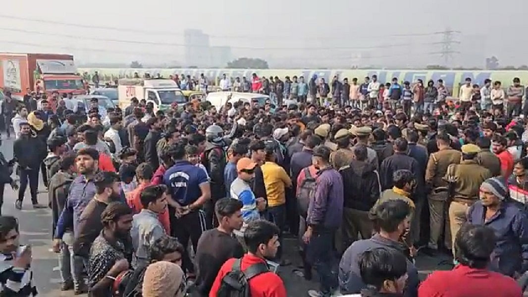 गाजियाबाद में गोमांस के अवशेष मिलने की खबर पर हिन्दू संगठनों नेनेशनल हाईवे जाम किया