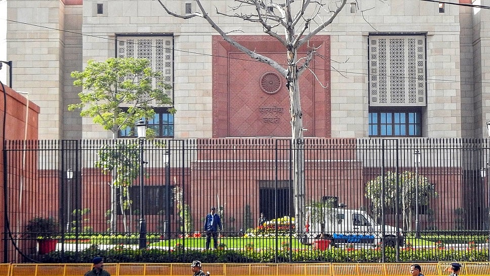 दिल्ली पुलिस से छिन सकती है संसद की सुरक्षा, CISF को मिल सकती है जिम्मेदारी
