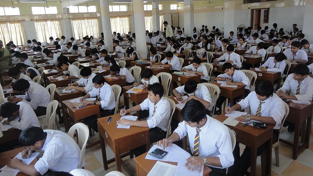 CBSE की 10वीं और 12वीं की बोर्ड परीक्षाएं 17 फरवरी से, जानें कितने बजे तक पहुंचे और क्या नहीं ले जा सकते साथ