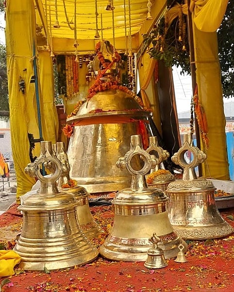 राम मंदिर के लिए सौंपा गया 2,400 किलो का घंटा, दस किमी तक जाएगी आवाज, 21 दिन लगे बनाने में 