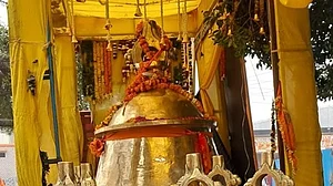 राम मंदिर के लिए सौंपा गया 2,400 किलो का घंटा, दस किमी तक जाएगी आवाज, 21 दिन लगे बनाने में