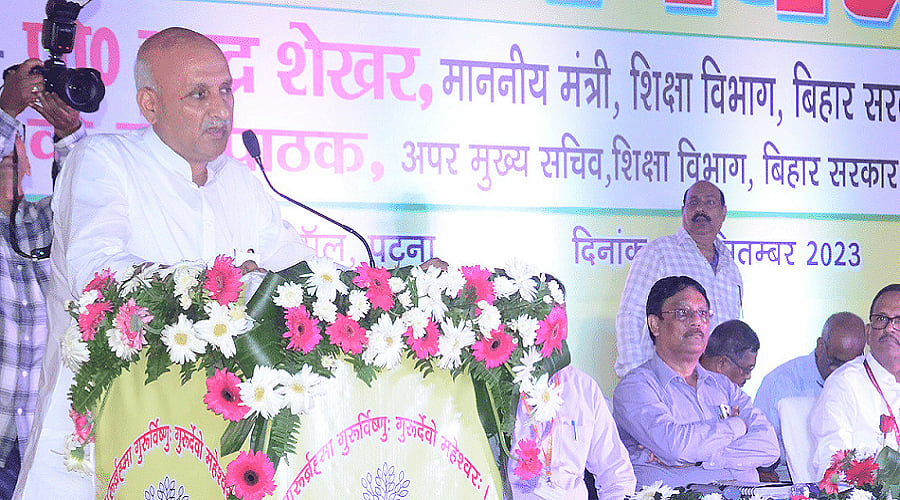 बिहारः मंत्री चंद्रशेखर की शिक्षा विभाग से छुट्टी, RJD कोटे के 3 मंत्रियों का विभाग बदला
