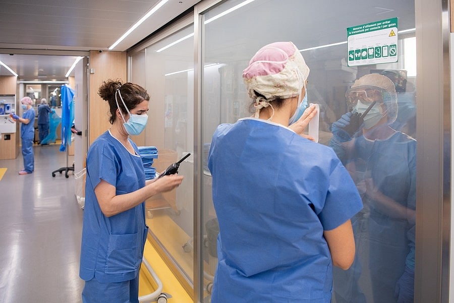 स्पेन में कोरोना के मामलों में तेजी, अस्पतालों में फेसमास्क किया गया अनिवार्य