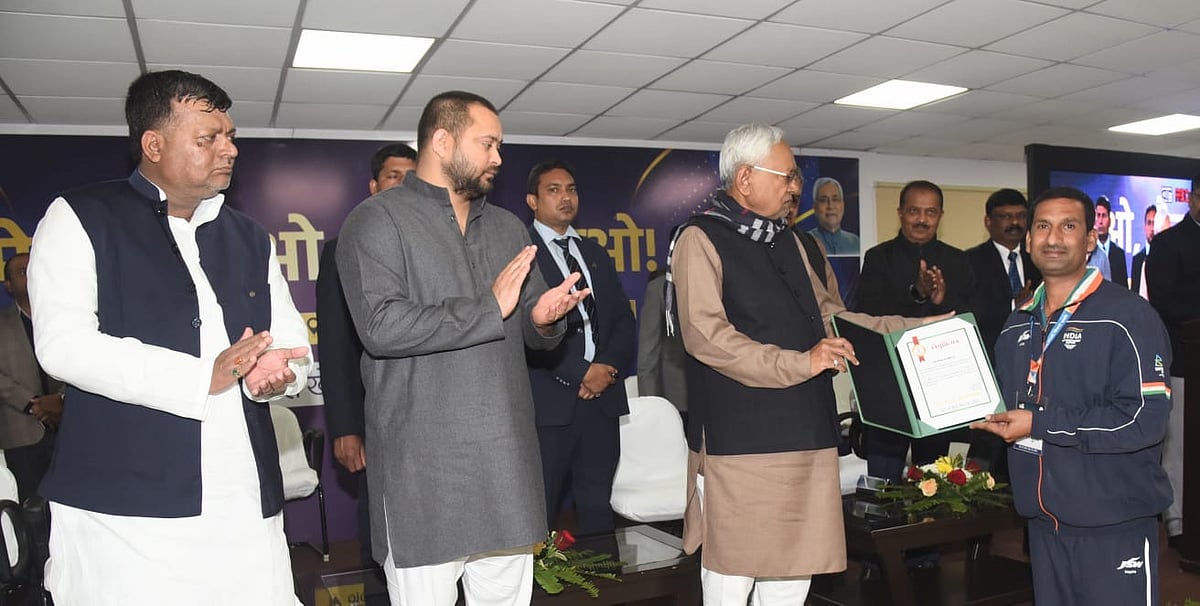 बिहार में 'मेडल लाओ नौकरी पाओ' के तहत उत्कृष्ट खिलाड़ियों को मिली सरकारी नौकरी, CM नीतीश ने सौंपे नियुक्ति पत्र