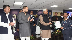बिहार में 'मेडल लाओ नौकरी पाओ' के तहत उत्कृष्ट खिलाड़ियों को मिली सरकारी नौकरी, CM नीतीश ने सौंपे नियुक्ति पत्र