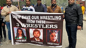 जंतर-मंतर पर युवा पहलवानों का बजरंग, साक्षी और विनेश के खिलाफ विरोध प्रदर्शन