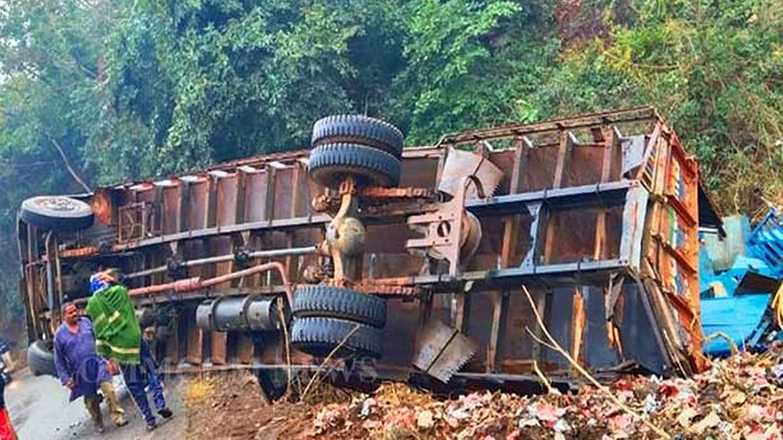 ओडिशा में ट्रक पलटने से 6 लोगों की मौत, 9 लोग गंभीर रूप से घायल