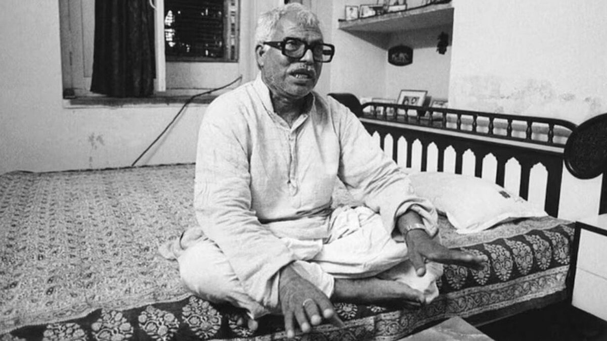 सोशल मीडिया पर शेयर की जा रही कर्पूरी ठाकुर की फोटो