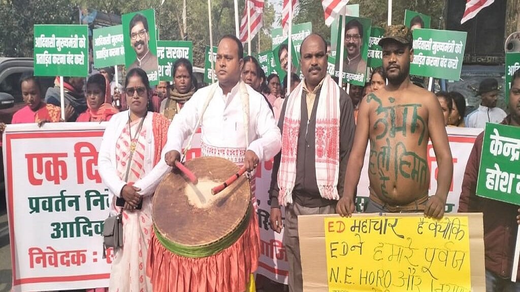 ईडी के खिलाफ रांची की सड़क पर ढोल-नगाड़े के साथ उतरे आदिवासी संगठन