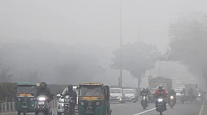 राजधानी दिल्ली में वायु गुणवत्ता अभी भी 'बेहद गंभीर' श्रेणी में, क्या GRAP-3 लागू किया जाएगा?