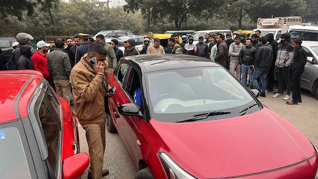 नोएडा में जिम के बाहर एयर इंडिया कर्मचारी की गोली मारकर हत्या