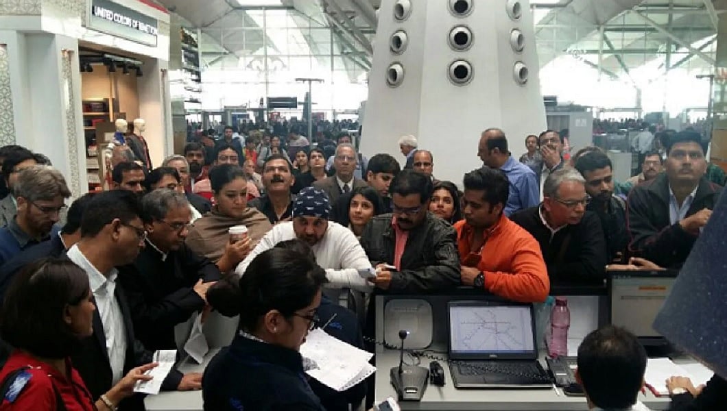 उड़ानों में देरी पर बवाल के बीच DGCA का बड़ा कदम, 3 घंटे से अधिक देरी वाली फ्लाइट रद्द कर सकेंगी एयरलाइन कंपनी