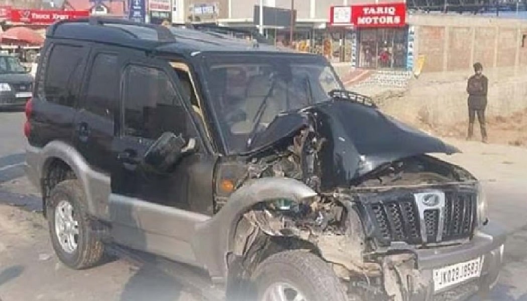 जम्मू-कश्मीर: PDP चीफ महबूबा मुफ्ती की कार का एक्सीडेंट, अनंतनाग जाते वक्त हुआ हादसा, जानें कैसी है हालत