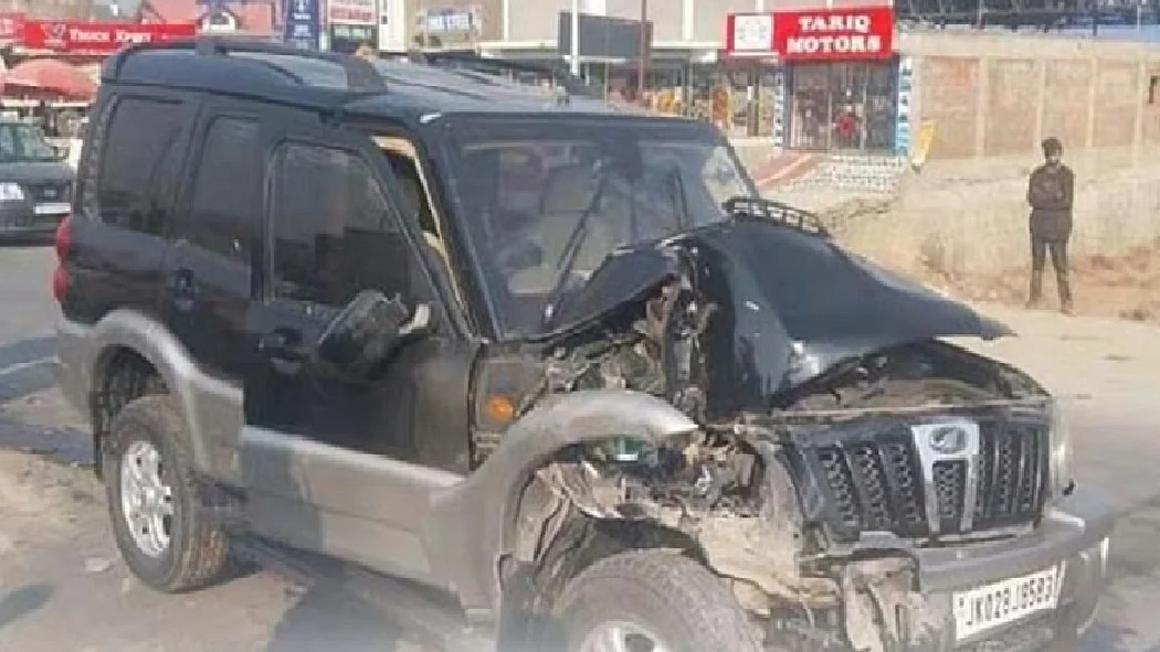 PDP चीफ महबूबा मुफ्ती की कार का एक्सीडेंट
