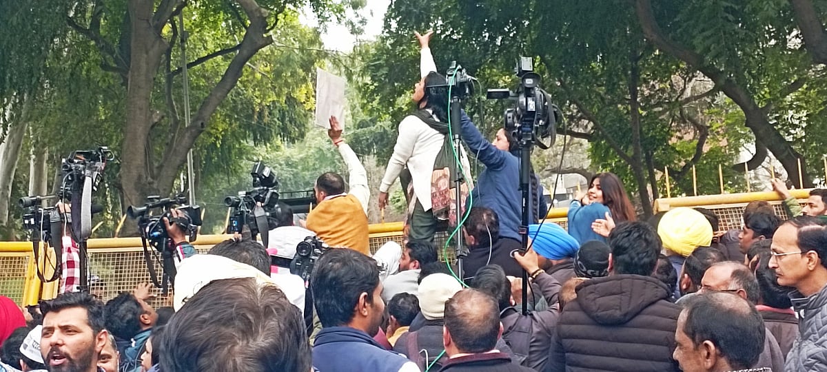 चंडीगढ़ में कांग्रेस और आप कार्यकर्ताओं का फूटा गुस्‍सा, पवन बंसल बोले- BJP की हरकत के लिए गुंडागर्दी शब्‍द भी छोटा