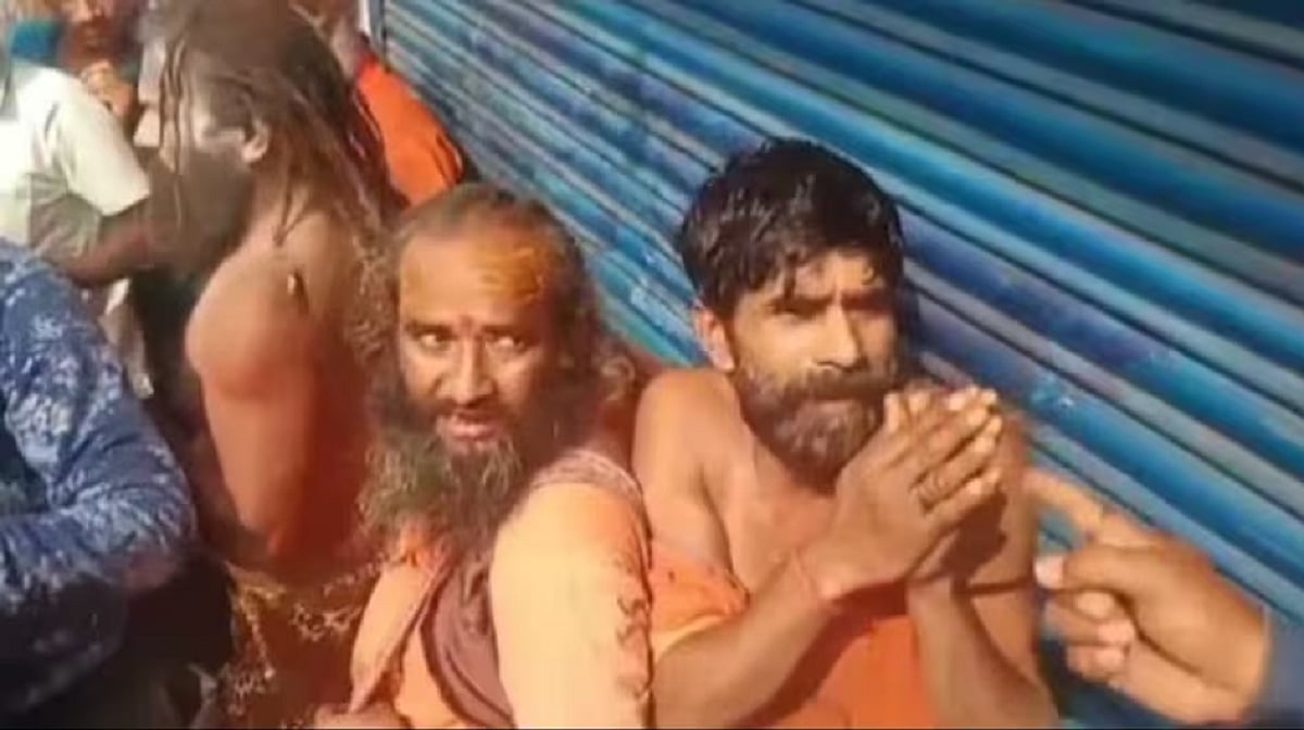 पश्चिम बंगाल में यूपी के 3 साधुओं को भीड़ ने बुरी तरह पीटा, पुलिस ने बचाई जान, जानें क्या है पूरा मामला?