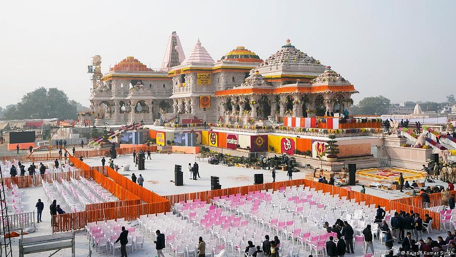 तुम्हारे नाम को जप रहा है झूठ, हे राम!