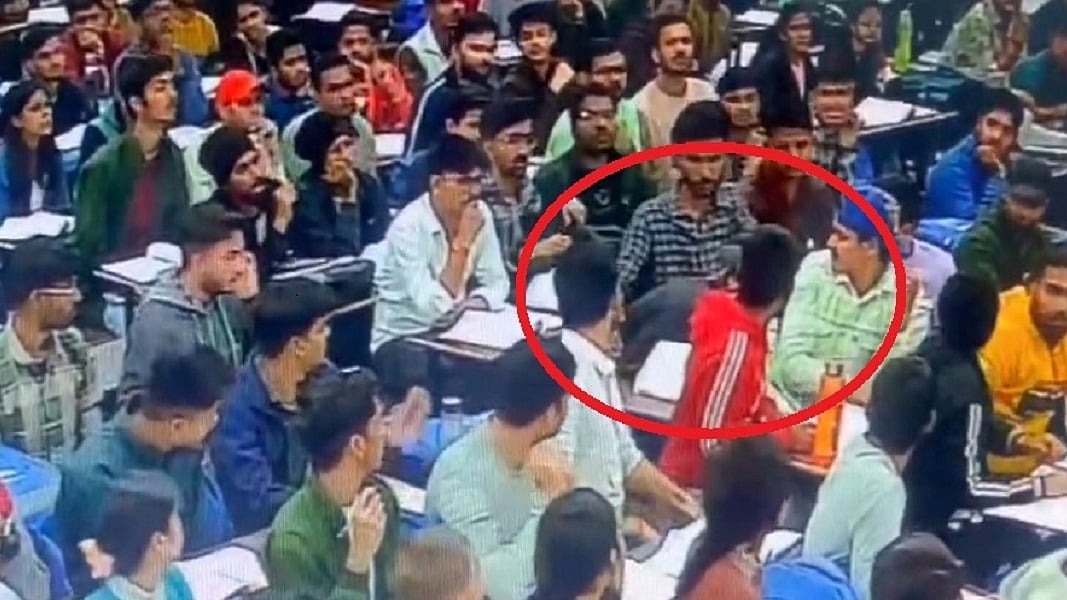 इंदौर की कोचिंग में क्लास में बैठे-बैठे छात्र को आया हर्ट अटैक, गिरा और हो गई मौत