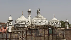 वाराणसी कोर्ट ने ज्ञानवापी मस्जिद के तहखाने में हिंदुओं को पूजा की दी इजाजत, हाईकोर्ट जाएगा मुस्लिम पक्ष