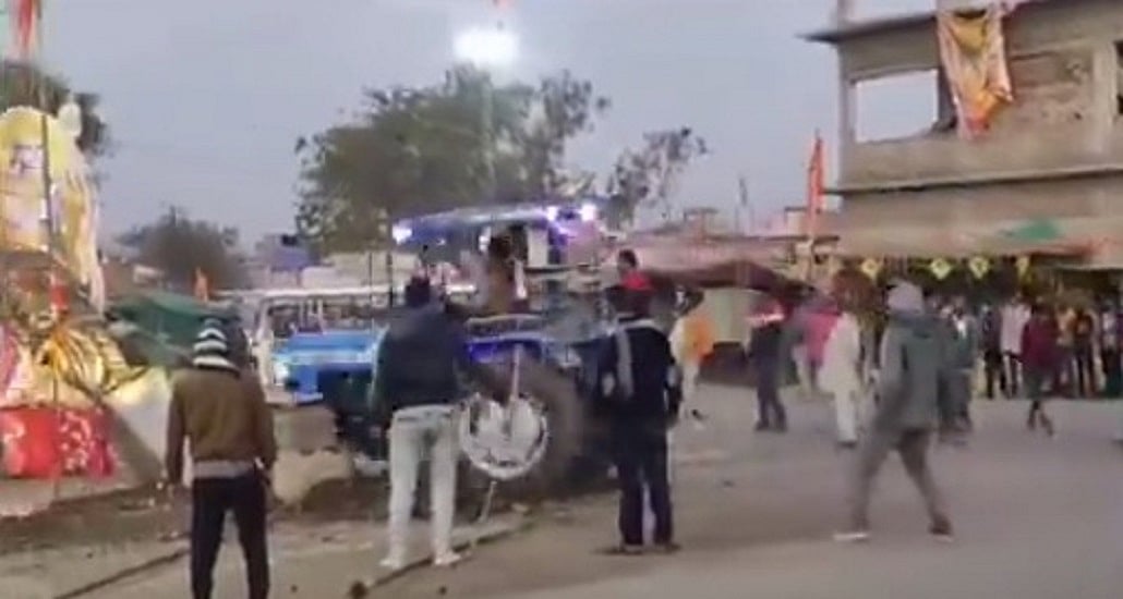 उज्जैन में पटेल और अंबेडकर की मूर्ति को लेकर बवाल, दो पक्षों में भड़की हिंसा, गाड़ियों में तोड़फोड़ और आगजनी