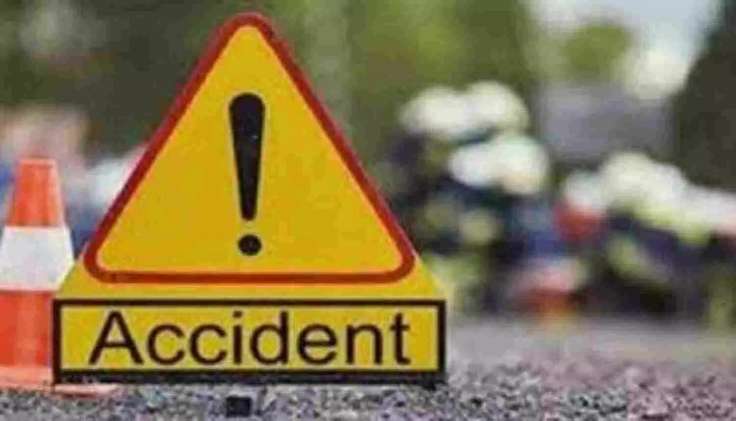बिहार के दरभंगा में भीषण सड़क हादसा, ट्रक ने बाइक सवार युवकों को मारी टक्कर, मौके पर ही तीनों की मौत