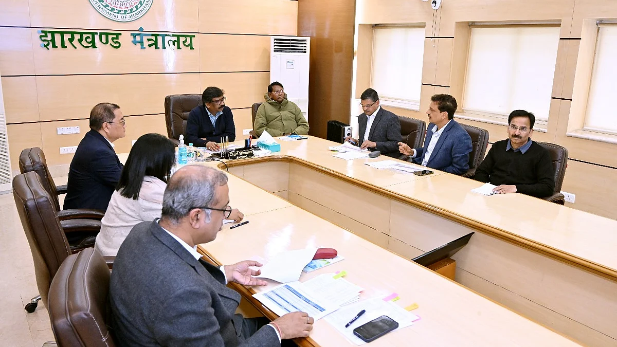 बजट की तैयारियों पर बैठक करते सीएम हेमंत सोरेन