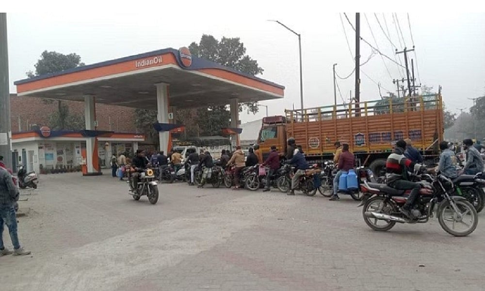 मध्य प्रदेश में ट्रांस्पोर्टरों की हड़ताल से गहराया संकट, पेट्रोल-डीजल के बाद दूध से सब्जी तक की किल्लत